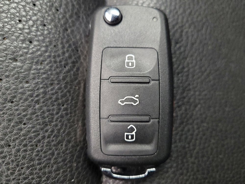 Used 2016 Volkswagen Tiguan R-Line image 32