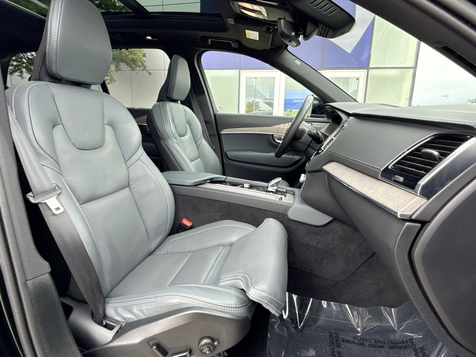 Certified 2024 Volvo XC90 B6 Ultimate w/ Protection Package Premier AWD/4WD image 28