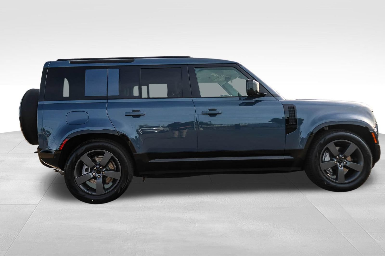 New 2026 Land Rover Defender 110 X-Dynamic SE AWD/4WD image 4