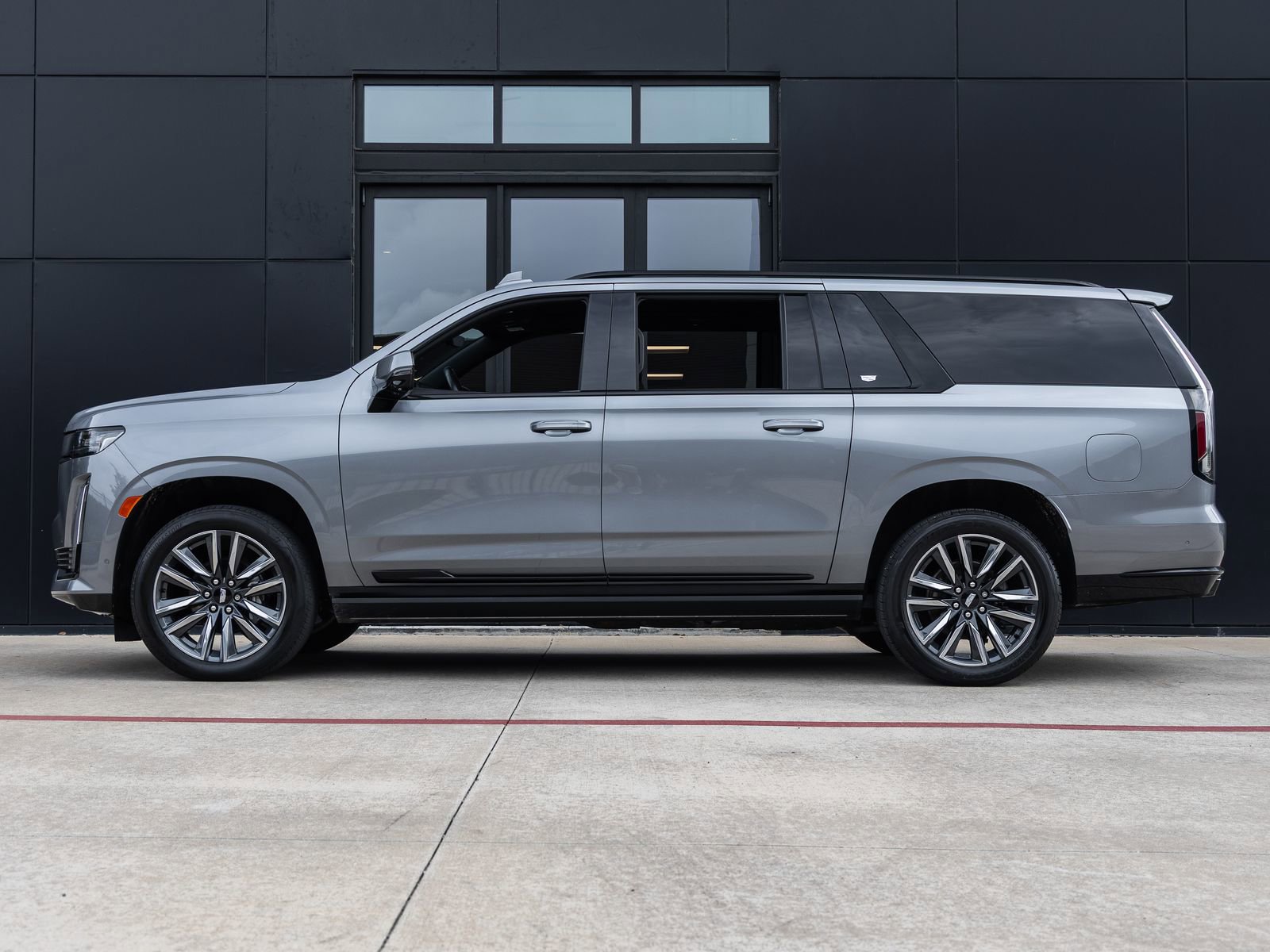 Used 2022 Cadillac Escalade ESV Sport w/ Touring Package AWD/4WD image 9