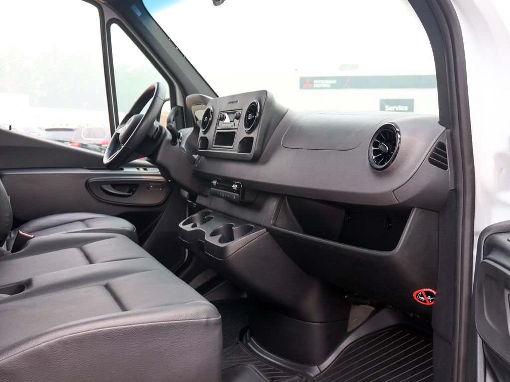 Used 2024 Mercedes-Benz eSprinter 170 Cargo image 22