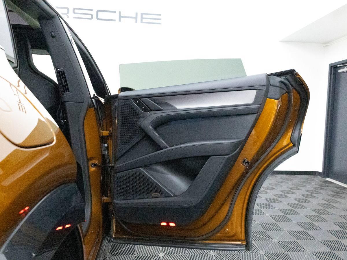 New 2026 Porsche Cayenne Electric AWD/4WD image 32