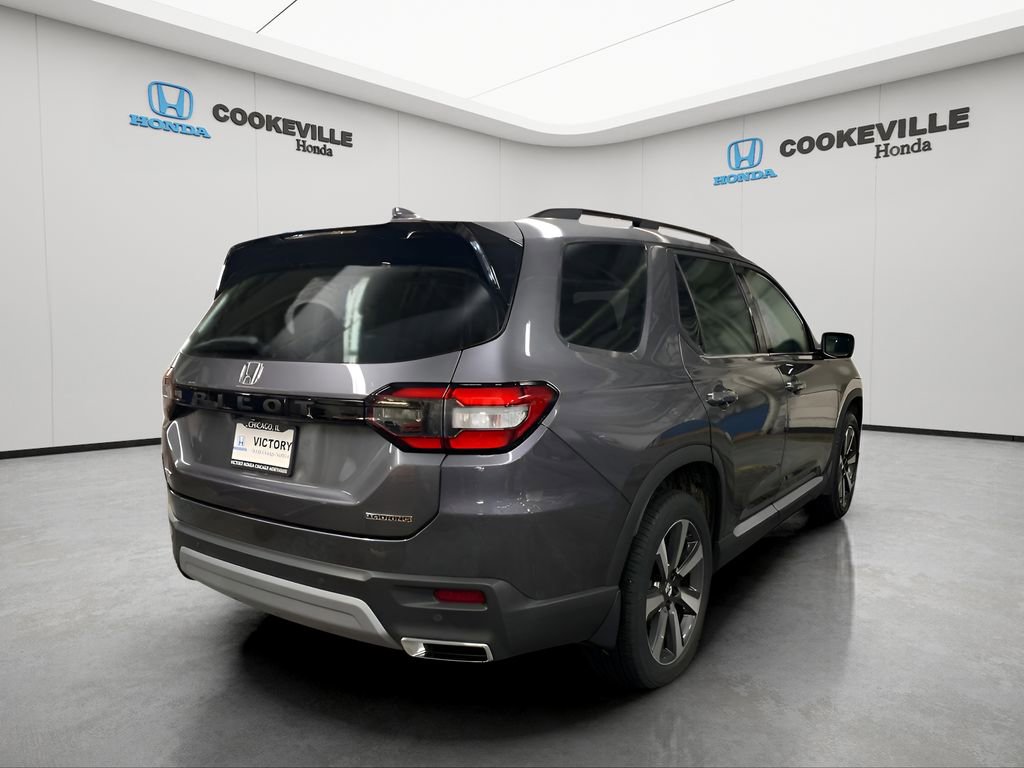 Used 2024 Honda Pilot Touring image 3