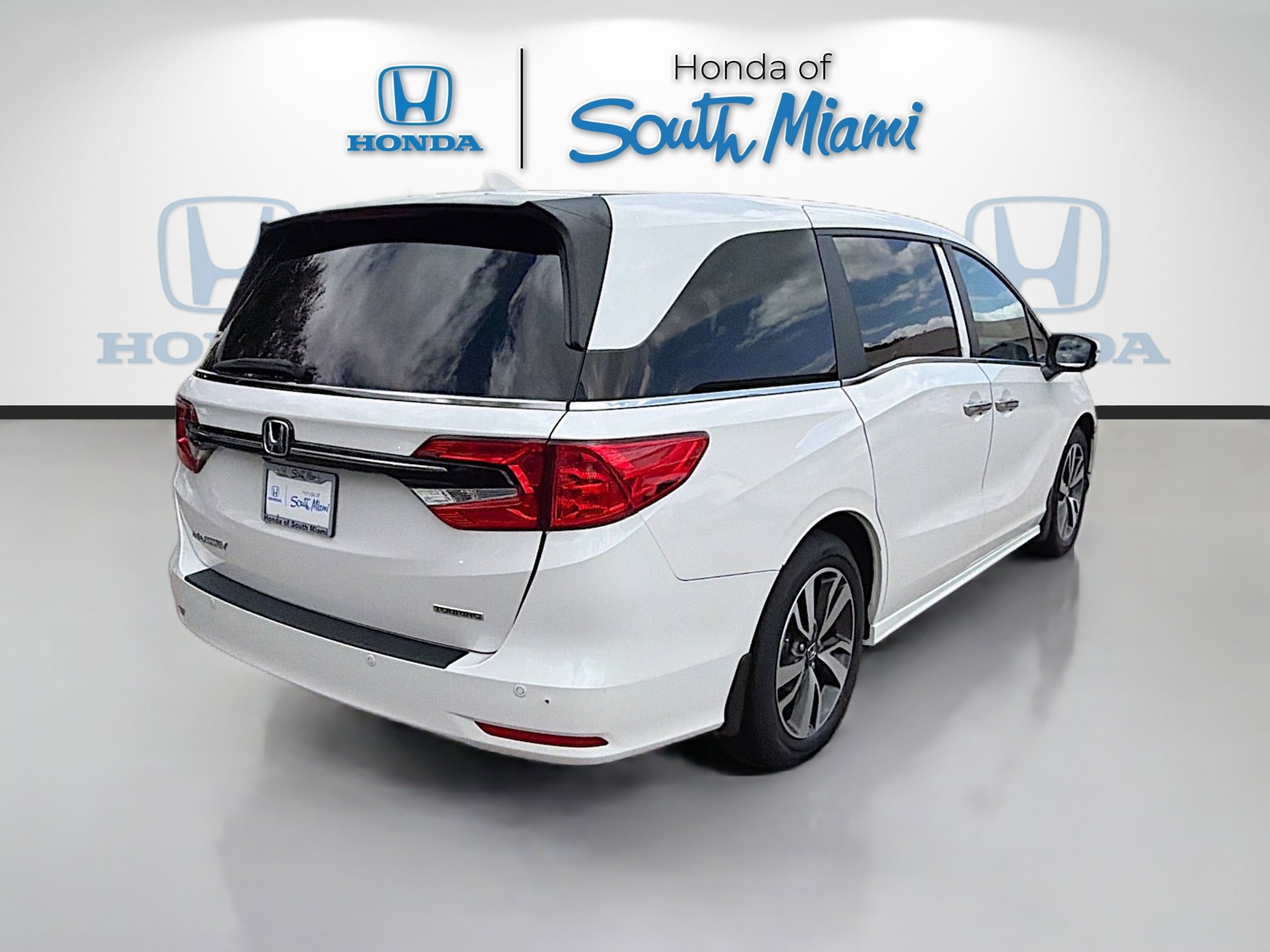 Certified 2024 Honda Odyssey Touring image 7