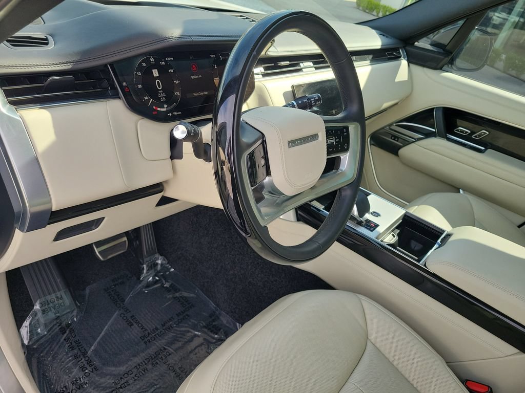 Used 2025 Land Rover Range Rover Long Wheelbase SE AWD/4WD image 25