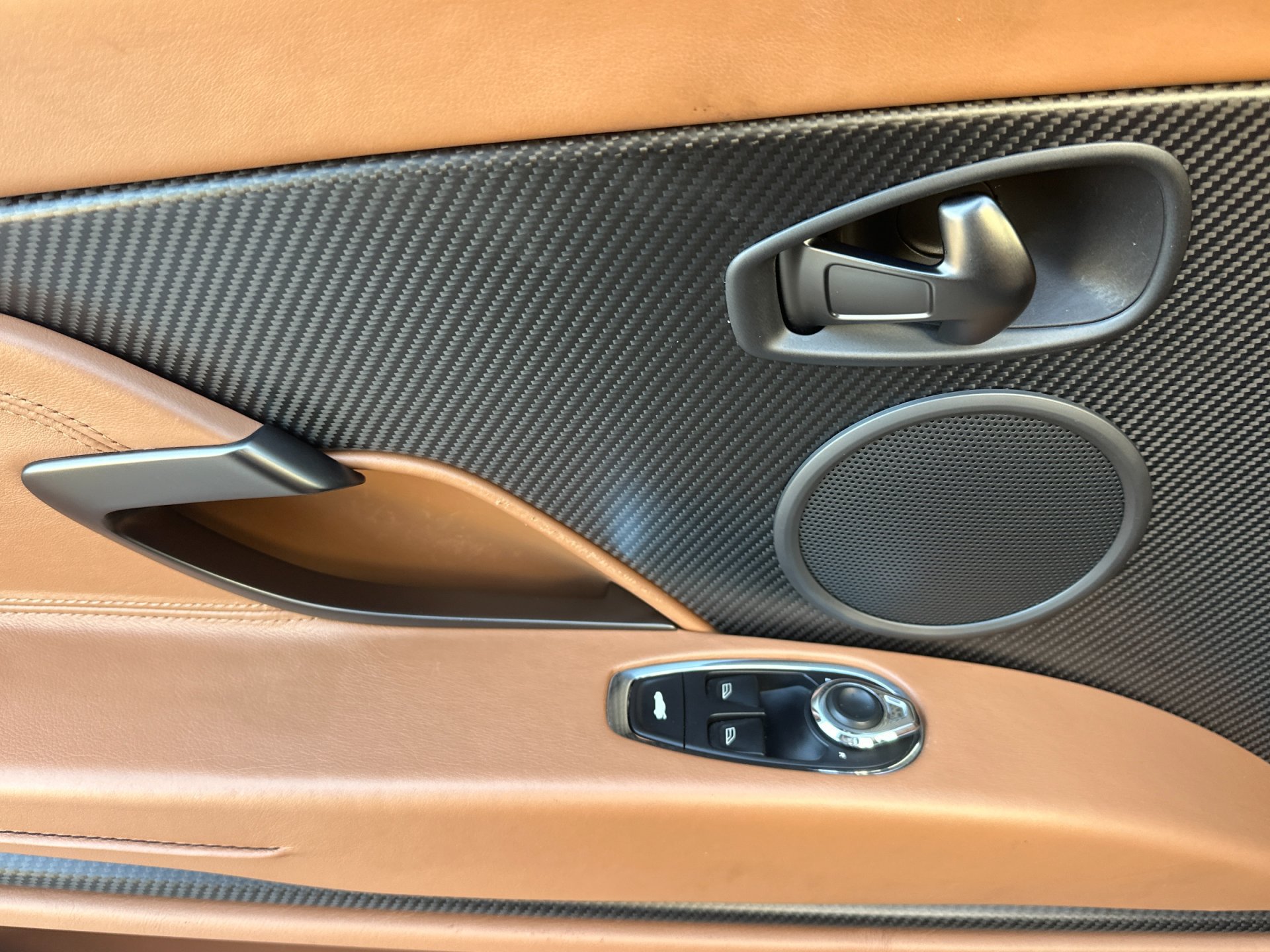 Used 2019 Aston Martin DB11 Volante RWD image 13