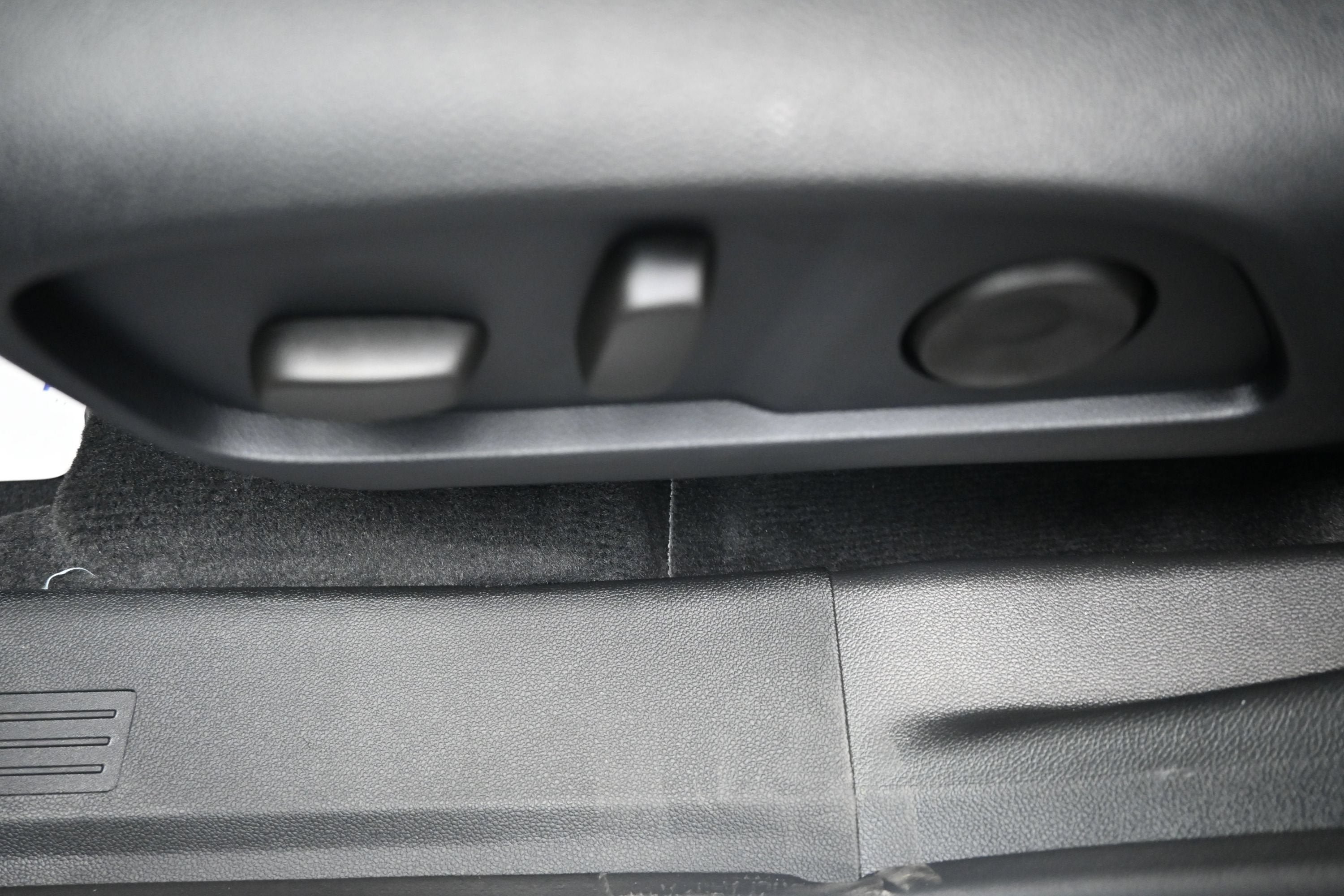 New 2027 Chevrolet Equinox LT w/ Convenience Package II FWD image 11