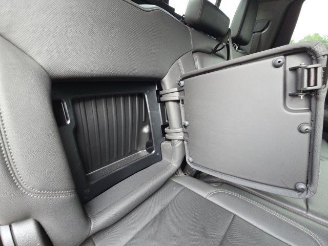 Used 2025 Chevrolet Silverado 2500 LTZ w/ LTZ Convenience Package AWD/4WD image 16