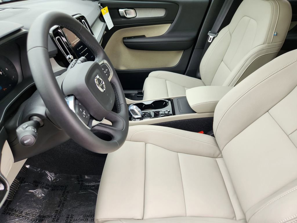 New 2026 Volvo XC40 B5 Plus w/ Protection Package Premier image 4