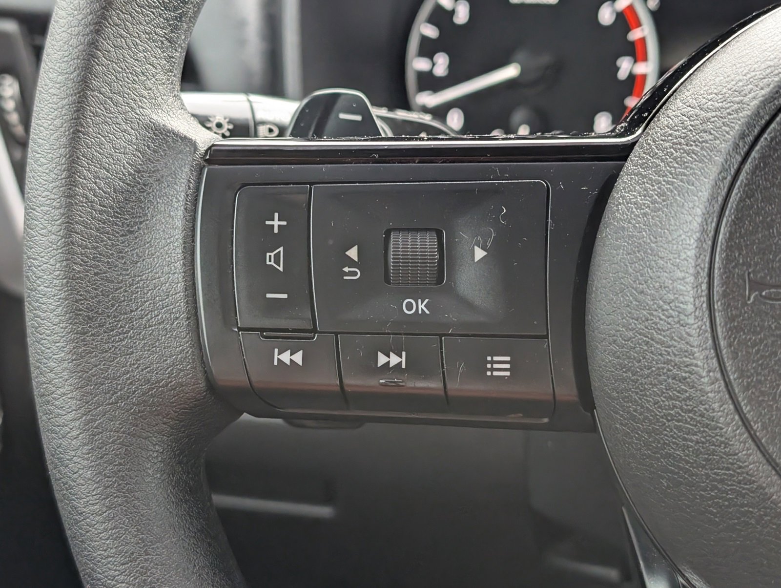 Used 2023 Nissan Rogue SV image 20