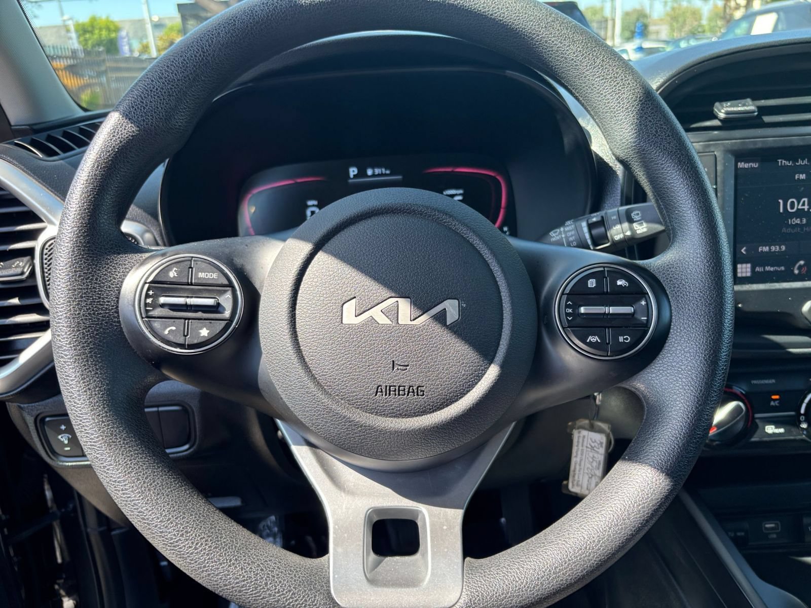 Used 2025 Kia Soul LX w/ LX Technology Package FWD image 28