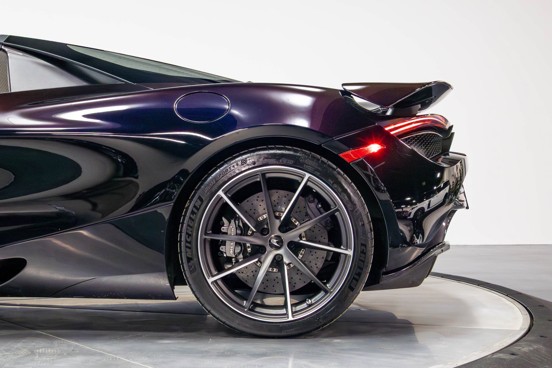 Used 2019 McLaren 720S Luxury RWD image 30