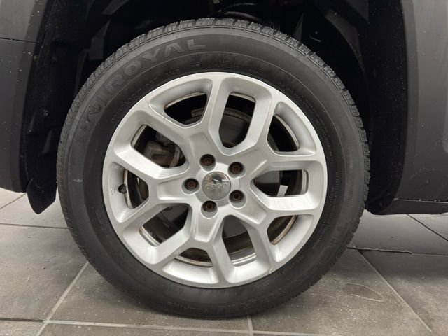 Used 2015 Jeep Renegade Latitude w/ Trailer Tow Group AWD/4WD image 23