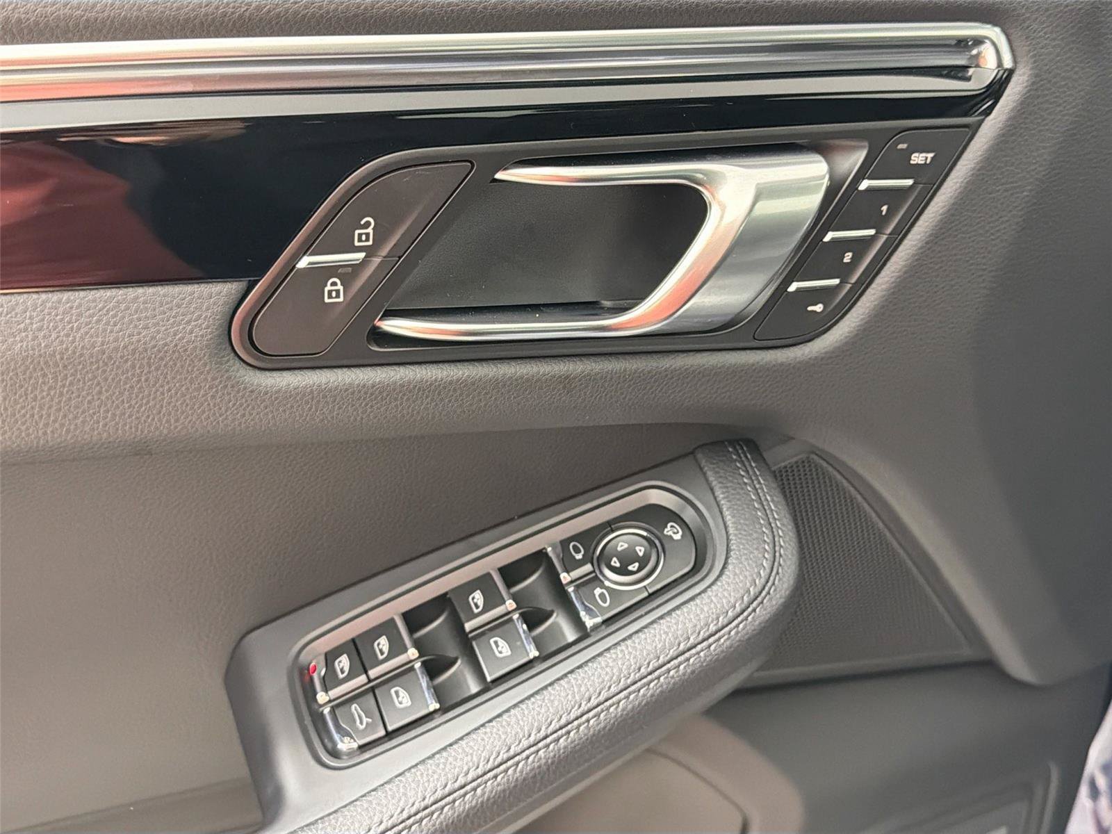 Certified 2026 Porsche Macan Turbo AWD/4WD image 31