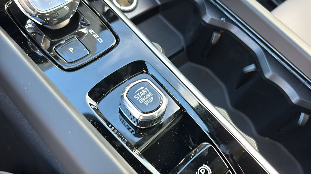 New 2027 Volvo XC60 B5 Plus AWD/4WD image 15