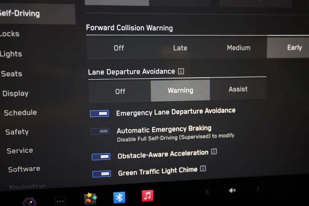 Used 2024 Tesla Cybertruck AWD Crew Cab image 39