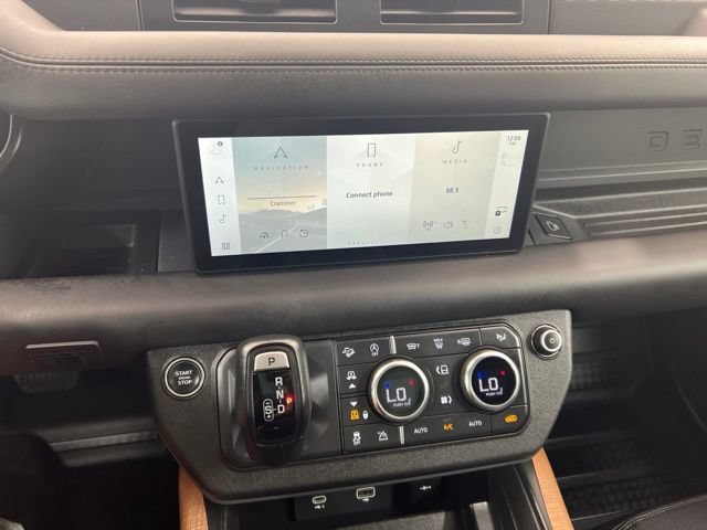 Used 2023 Land Rover Defender 110 X-Dynamic SE AWD/4WD image 16