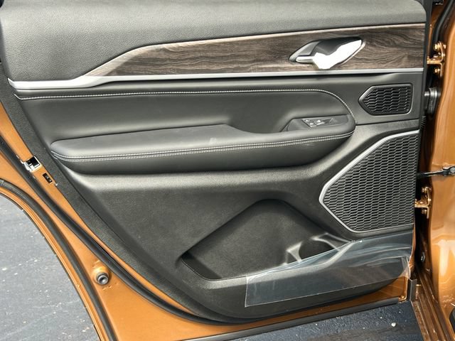 New 2026 Jeep Grand Cherokee L Limited AWD/4WD image 38