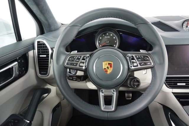 Used 2022 Porsche Cayenne Turbo image 15