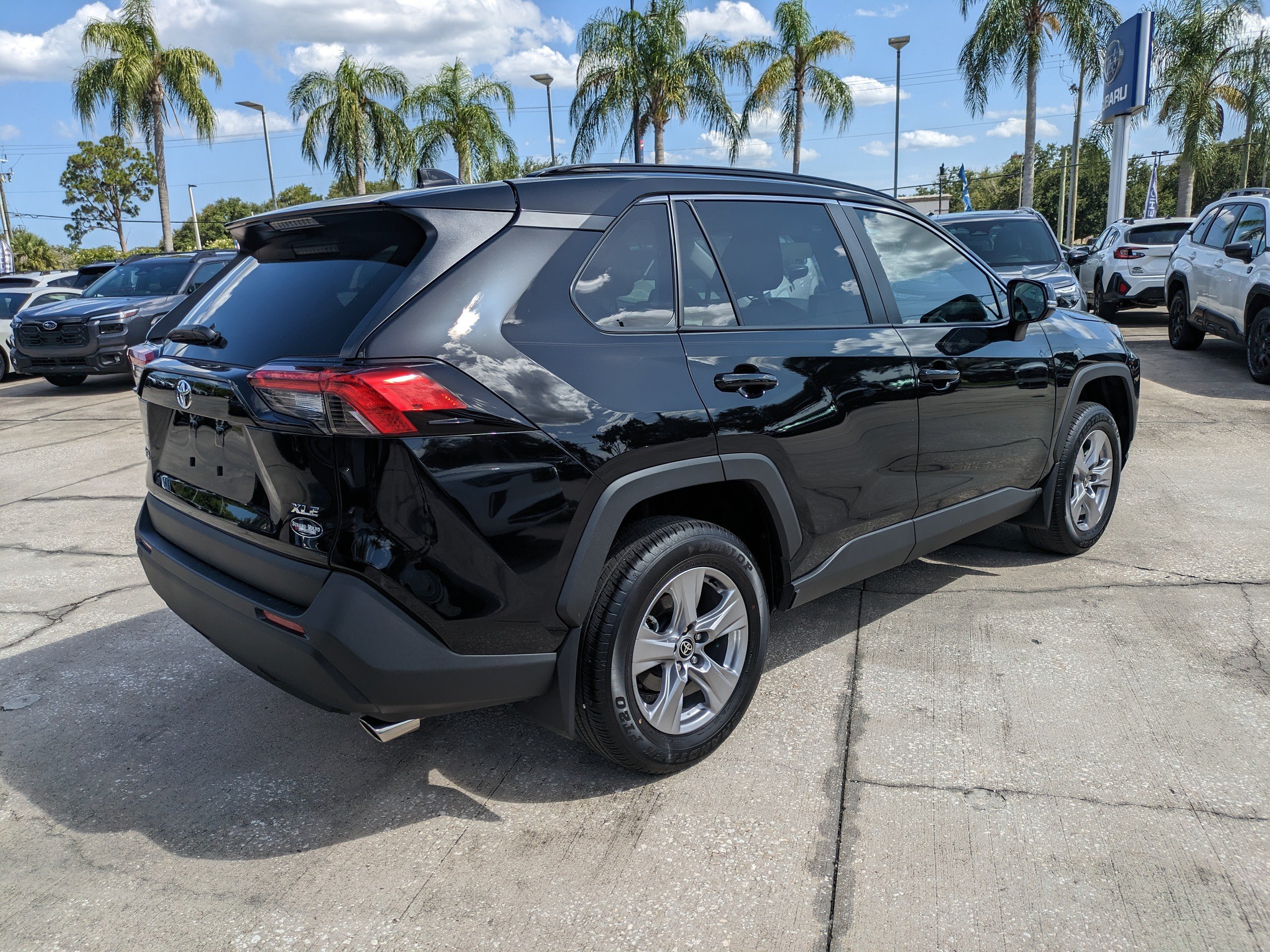 Used 2025 Toyota RAV4 XLE w/ Convenience Package FWD image 4