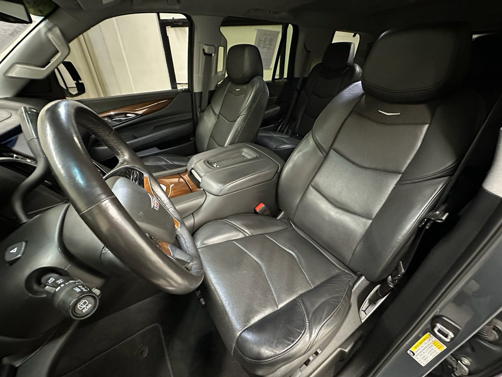 Used 2020 Cadillac Escalade Luxury image 31