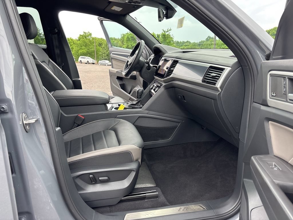 Used 2023 Volkswagen Atlas Cross Sport SEL Premium R-Line AWD/4WD image 23