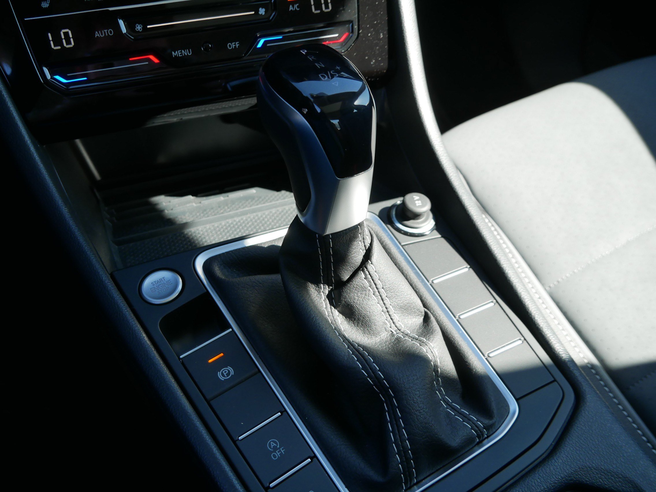 New 2026 Volkswagen Jetta SE FWD image 9