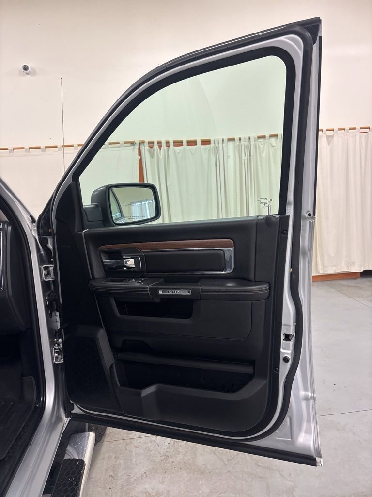 Used 2018 RAM 1500 Laramie w/ Convenience Group AWD/4WD image 28