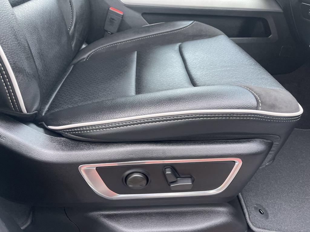 New 2026 RAM 1500 Laramie w/ Night Edition AWD/4WD image 30
