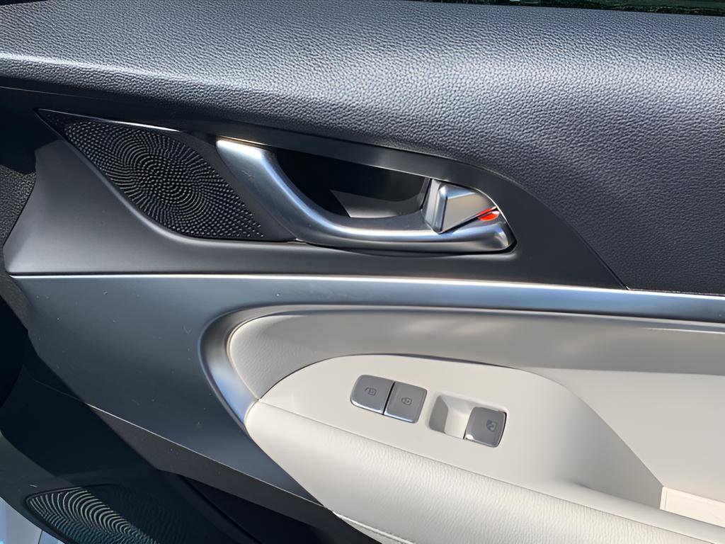 Certified 2025 Genesis G70 2.5T image 34