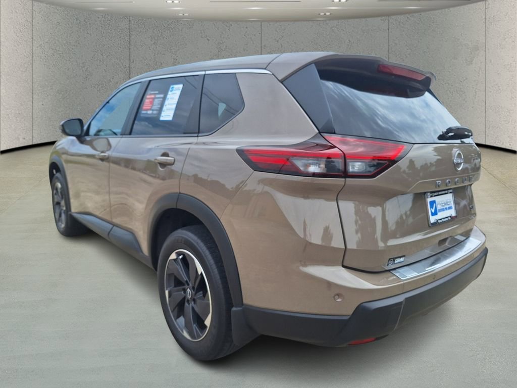 Used 2024 Nissan Rogue SV FWD image 3