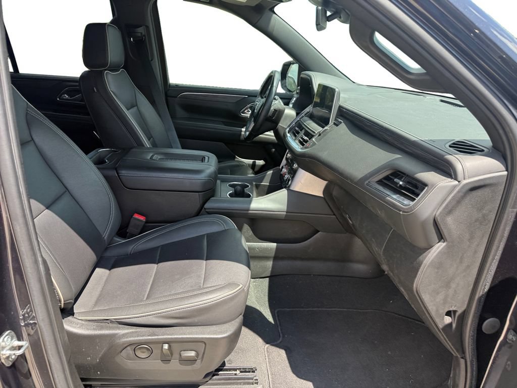 Used 2023 GMC Yukon SLT w/ SLT Premium Package RWD image 16