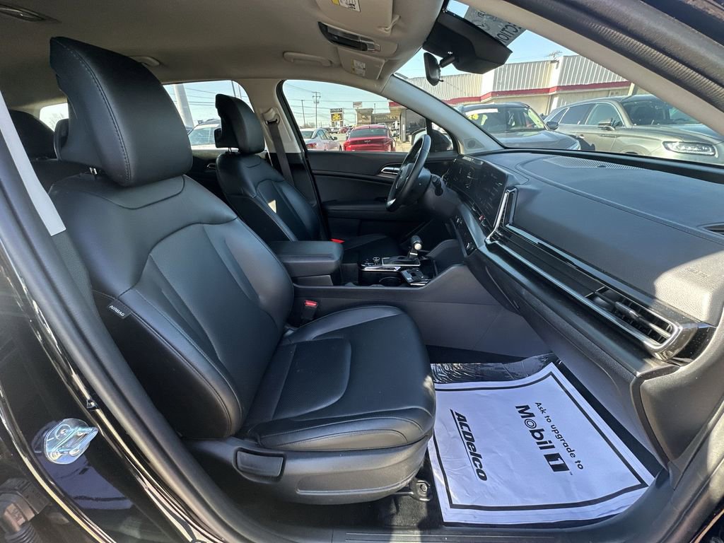 Used 2025 Kia Sportage EX image 24