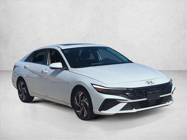 Used 2025 Hyundai Elantra SEL image 3