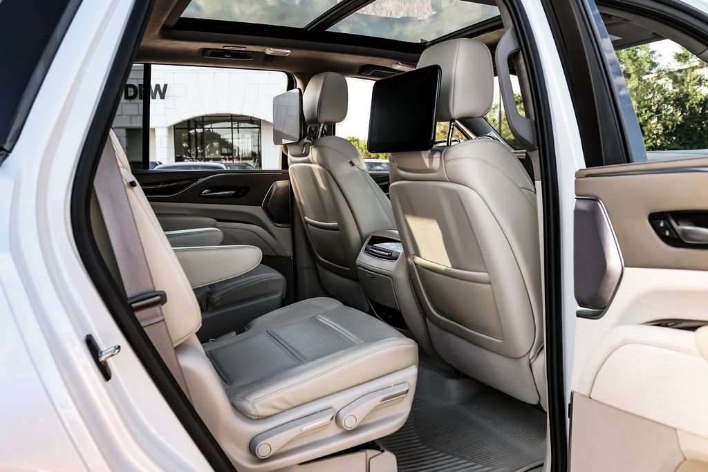 Used 2023 Cadillac Escalade Sport Platinum w/ LPO, ONYX Package image 46