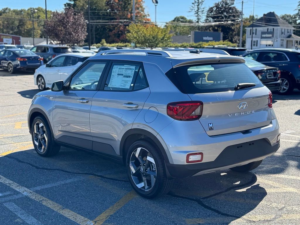 New 2025 Hyundai Venue SEL image 3