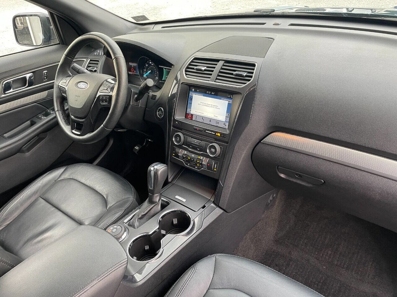 Used 2018 Ford Explorer XLT w/ Equipment Group 202A image 15