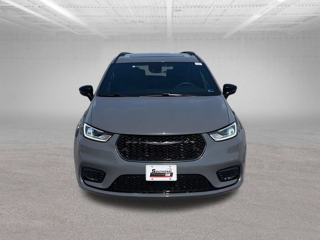 Used 2025 Chrysler Pacifica Limited FWD image 9