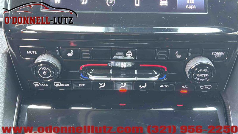 Used 2024 Jeep Grand Cherokee Laredo X w/ Luxury Tech Group I AWD/4WD image 31