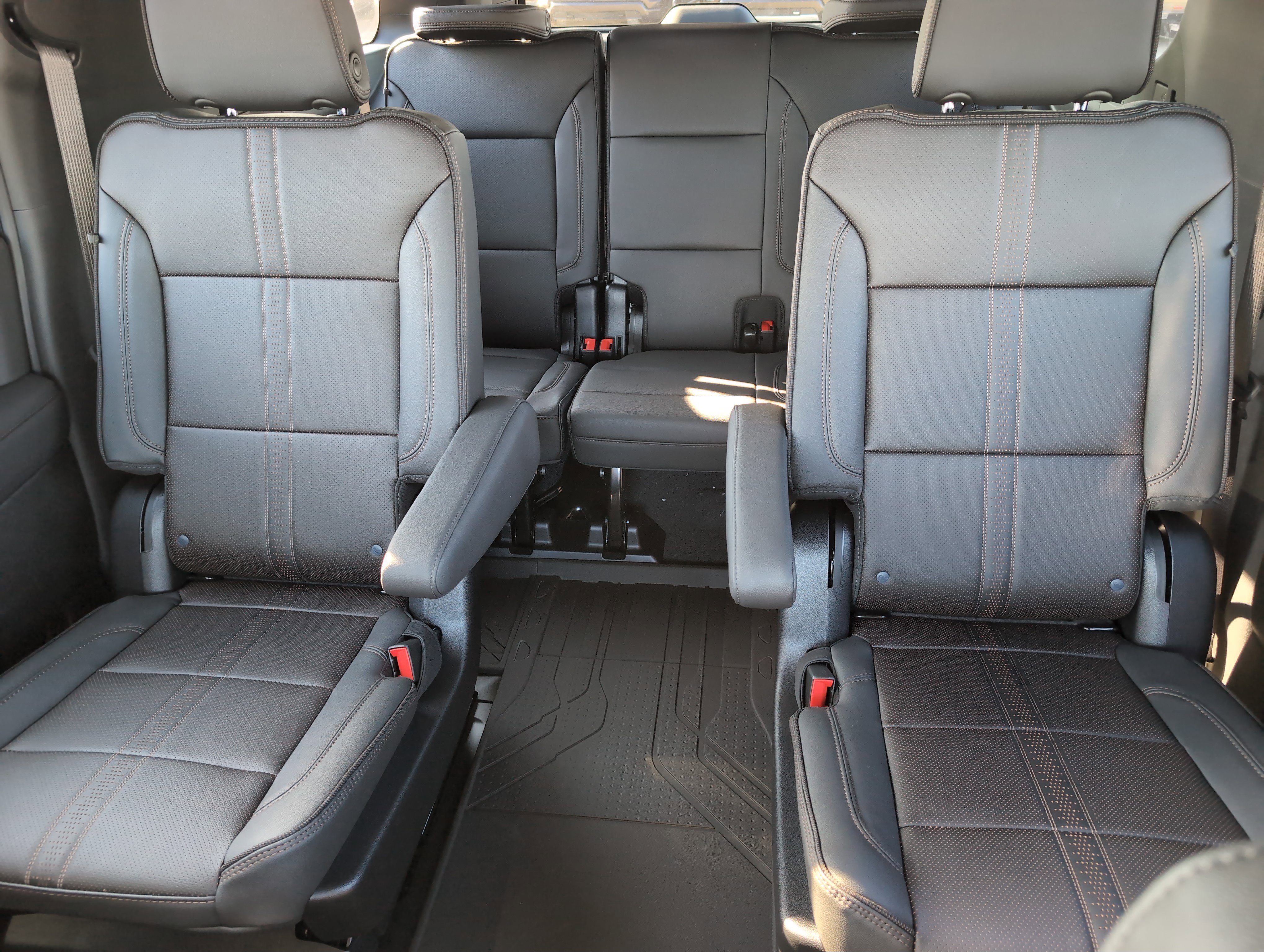 New 2026 Chevrolet Suburban High Country w/ LPO, Illumination Package image 25