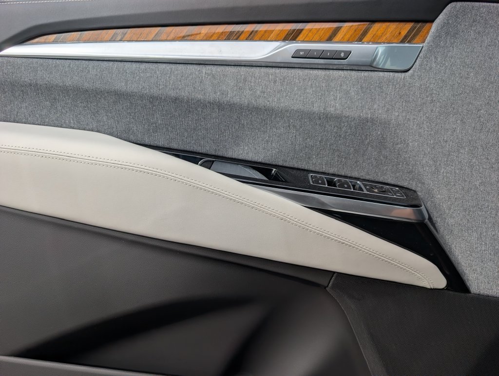 Certified 2025 Cadillac Escalade ESV Sport Platinum RWD image 16
