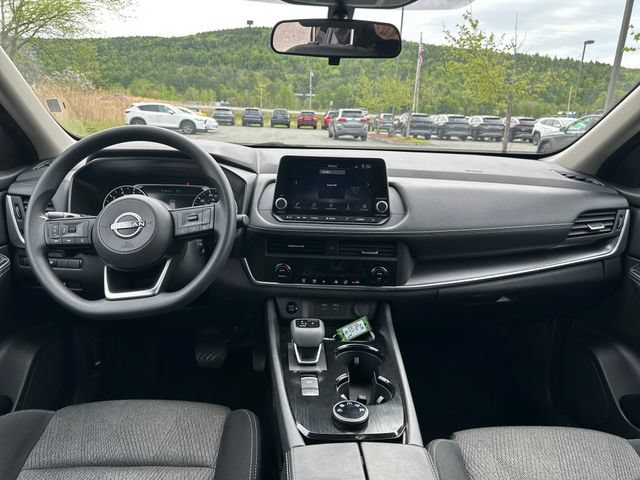 Used 2024 Nissan Rogue SV AWD/4WD image 12