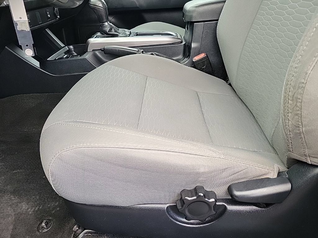 Used 2017 Toyota Tacoma SR5 AWD/4WD image 9
