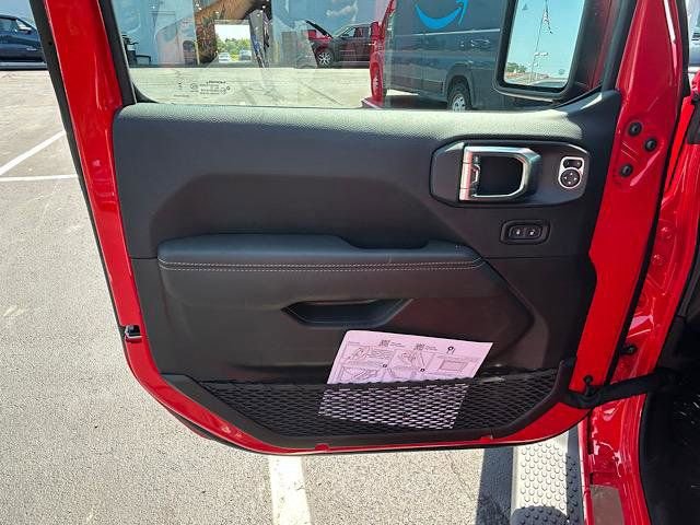 New 2025 Jeep Wrangler Sahara image 7