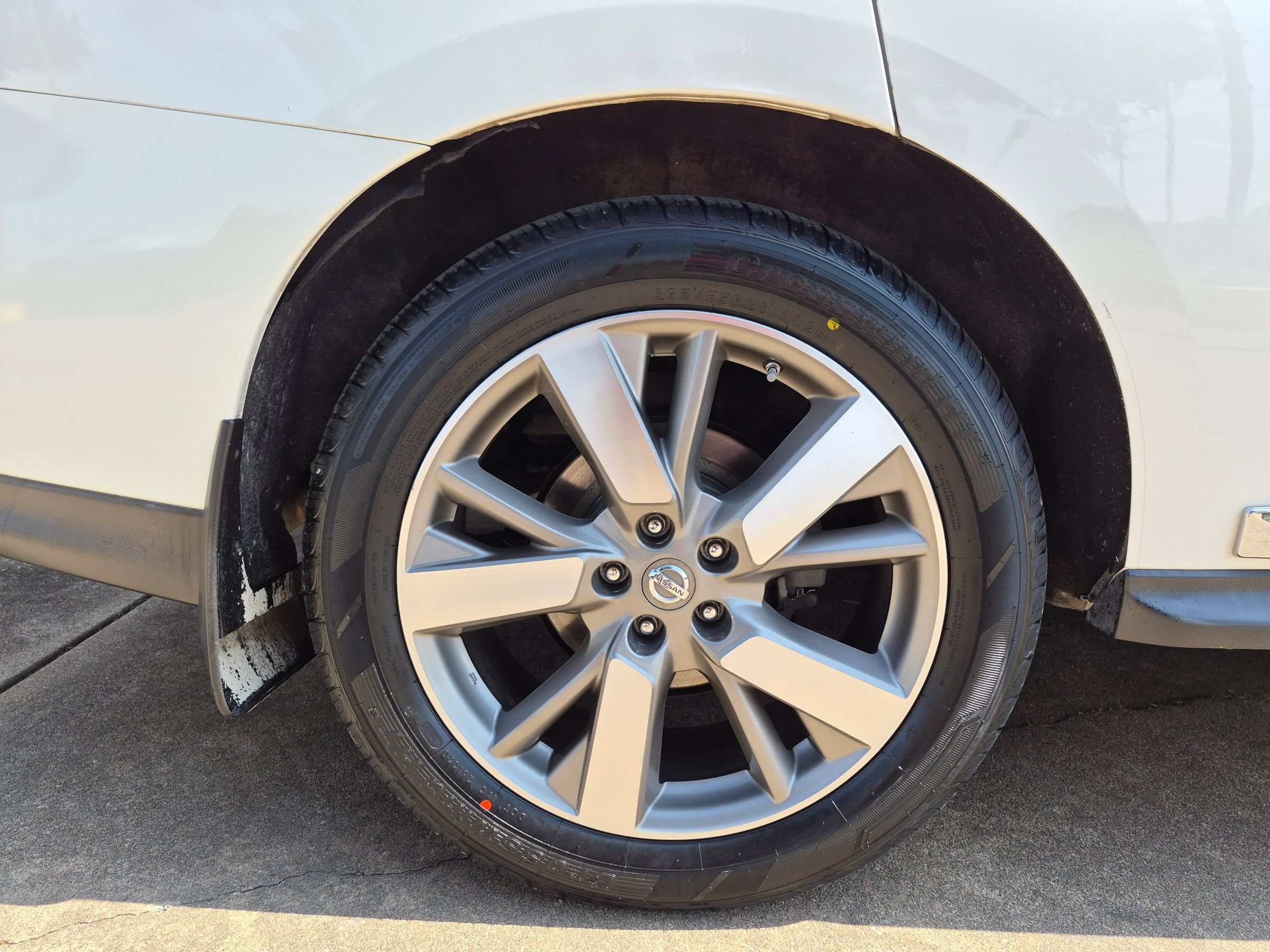 Used 2014 Nissan Pathfinder Platinum w/ Platinum Premium Package FWD image 3