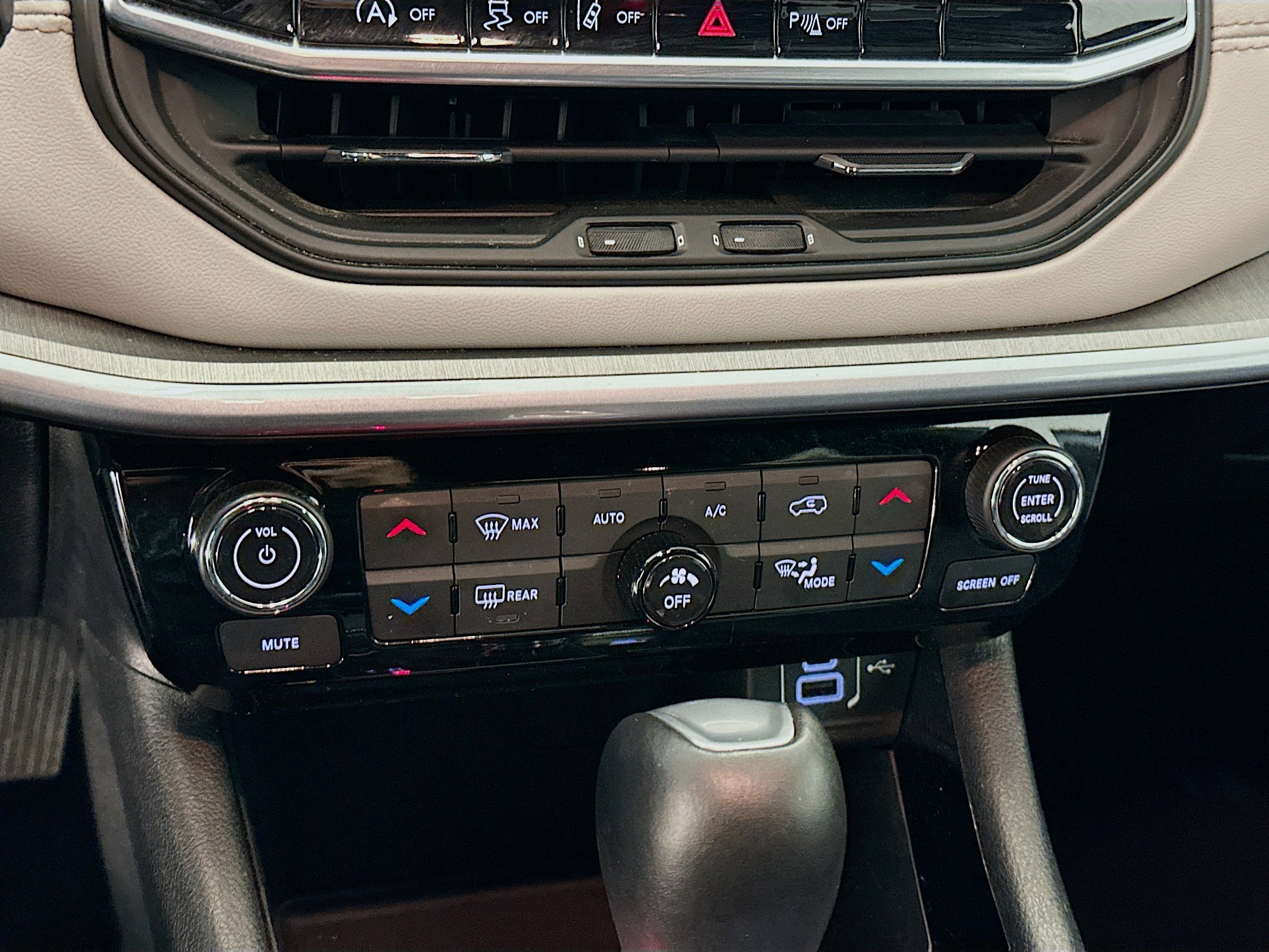 Used 2025 Jeep Compass Limited image 23