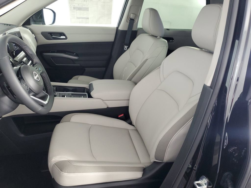 New 2025 Nissan Pathfinder SL image 12