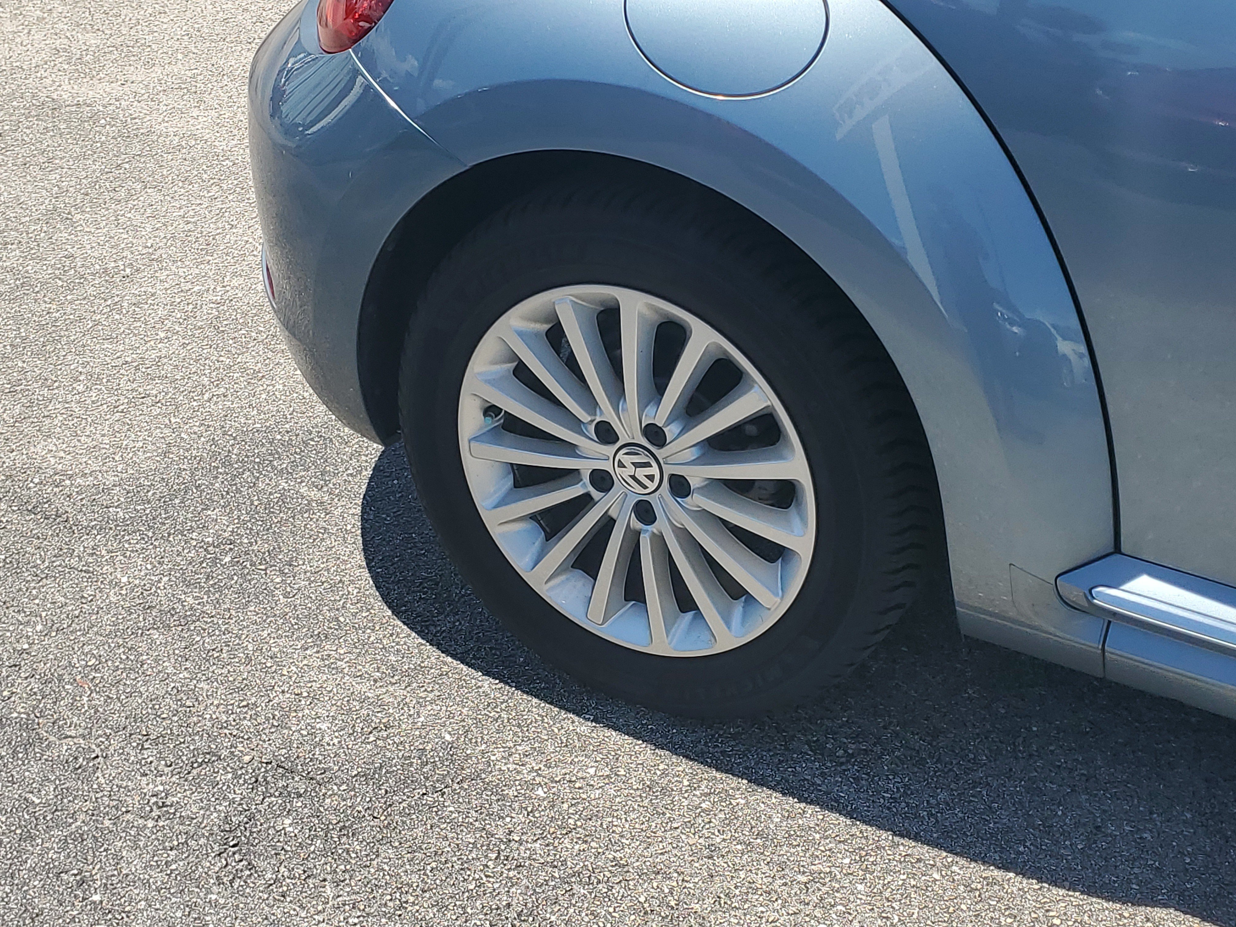 Used 2019 Volkswagen Beetle 2.0T SE FWD image 8