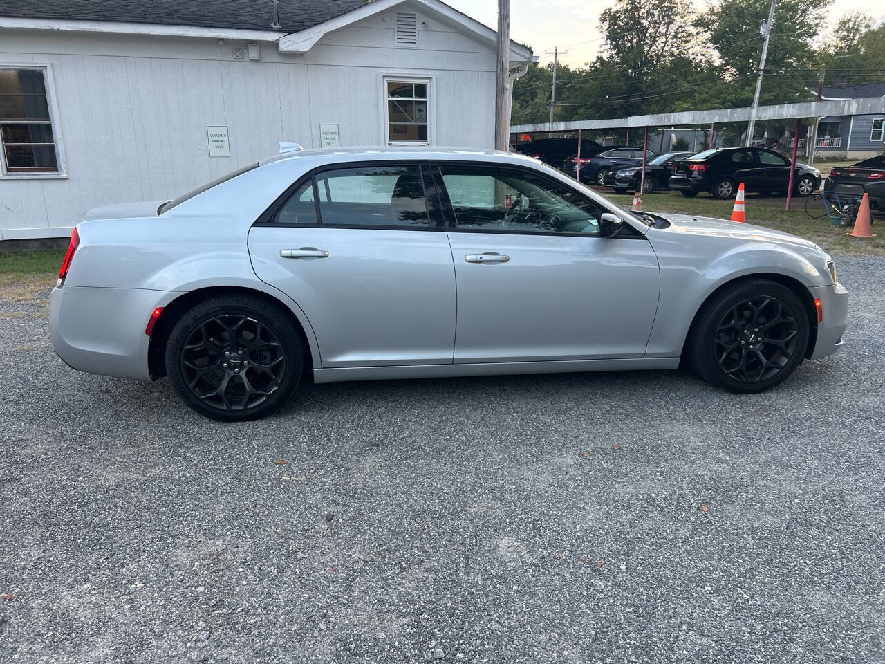 Used 2019 Chrysler 300 Touring w/ Sport Appearance Package RWD image 7