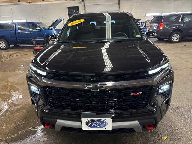 Used 2025 Chevrolet Traverse Z71 w/ Driver Confidence Package image 2